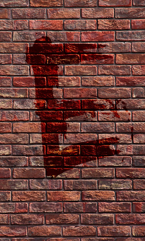 Blutiges E an einer Backsteinmauer