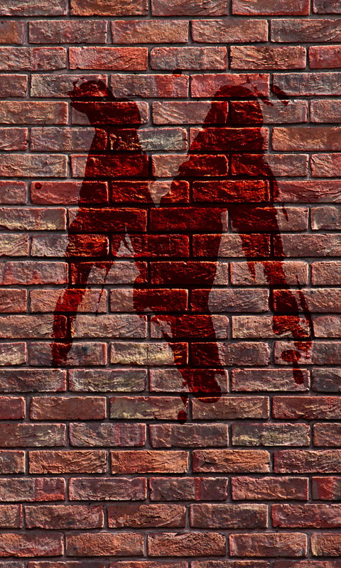 Blutiges M an einer Backsteinmauer