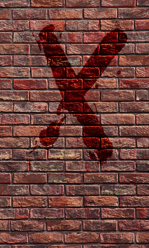 Blutiges X an einer Backsteinmauer