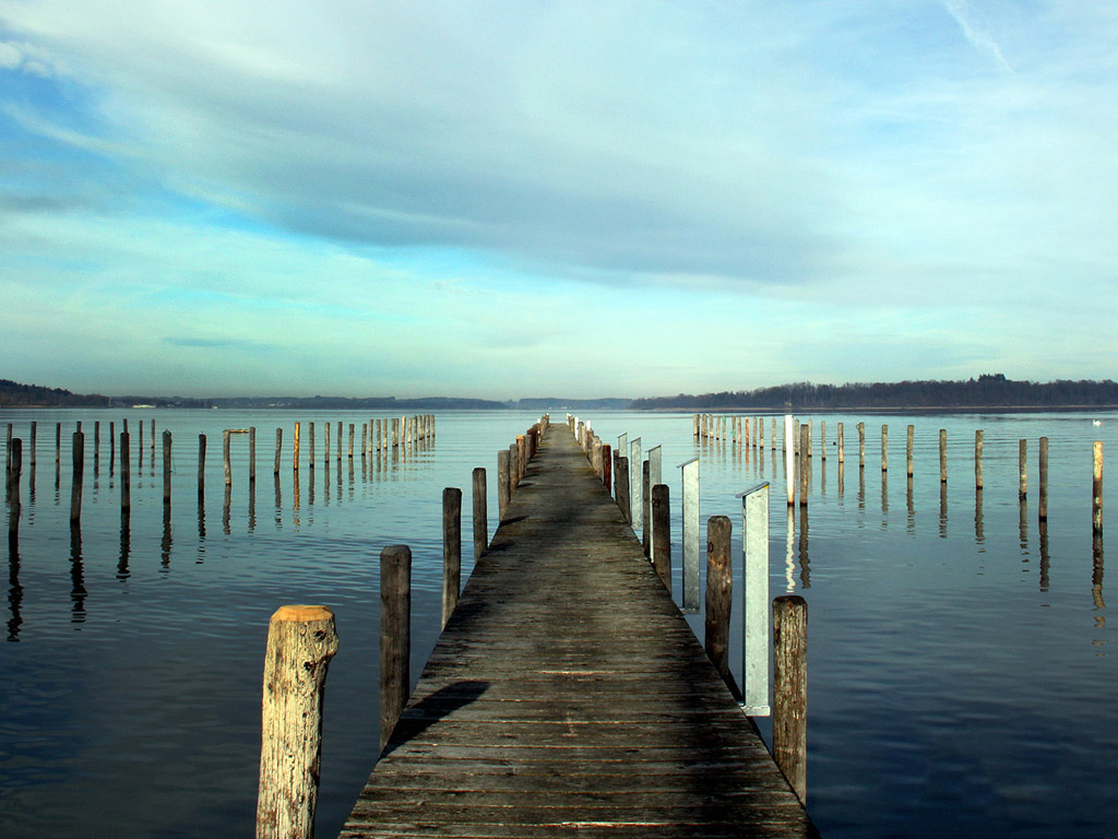 Chiemsee, Deutschland - 01-01-2013 - das bayerische Meer - Kostenloses Hintergrundbild / Seebücke, Pfähle im Wasser