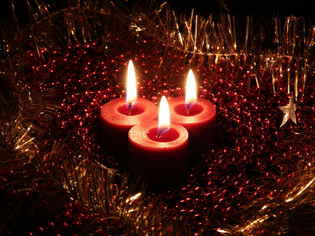 Weihnachtsdekoration mit Kerzen - kostenloses Hintergrundbild für Weihnachten
