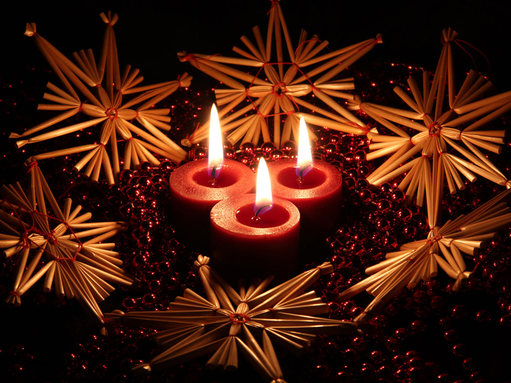 Weihnachtsdekoration mit Kerzen - kostenloses Hintergrundbild für Weihnachten