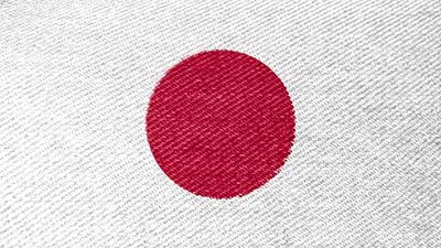 Japan Nationalflagge zeigt auf weißem Grund einen mittig angeordneten großen zinnoberroten Kreis als Sonnensymbol