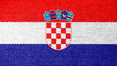 Kroatische Nationalflagge Streifen Rot, Weiß und Blau, Wappen Kroatiens.