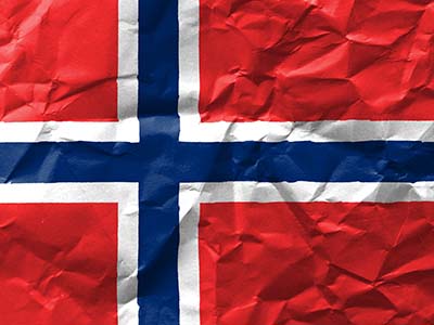 Flagge Norwegens - Fahne - Nationalflagge- dunkelblaues, zum Flaggenmast verschobenes Skandinavisches Kreuz mit weißer Kontur auf rotem Grund