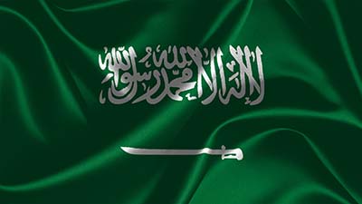 Flagge Saudi-Arabien - Die Nationalflagge zeigt auf grünem Grund ein weißes, waagerecht angeordnetes Schwert, darüber weiße arabische Buchstaben.