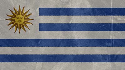 Uruguay Nationalflagge - himmelblau-weiß mit einer goldenen Sonne