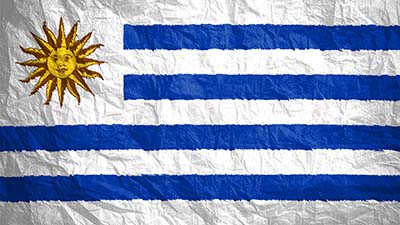Uruguay Nationalflagge - himmelblau-weiß mit einer goldenen Sonne