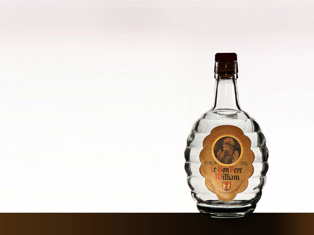 Alte Whisky Flasche - Le Bon Pere William - Hintergrundbild kostenlos