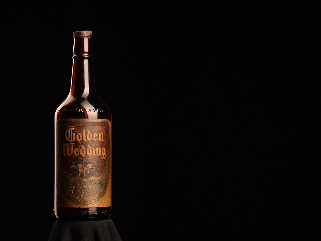 Alte Whisky Flasche - Golden Wedding - Hintergrundbild kostenlos