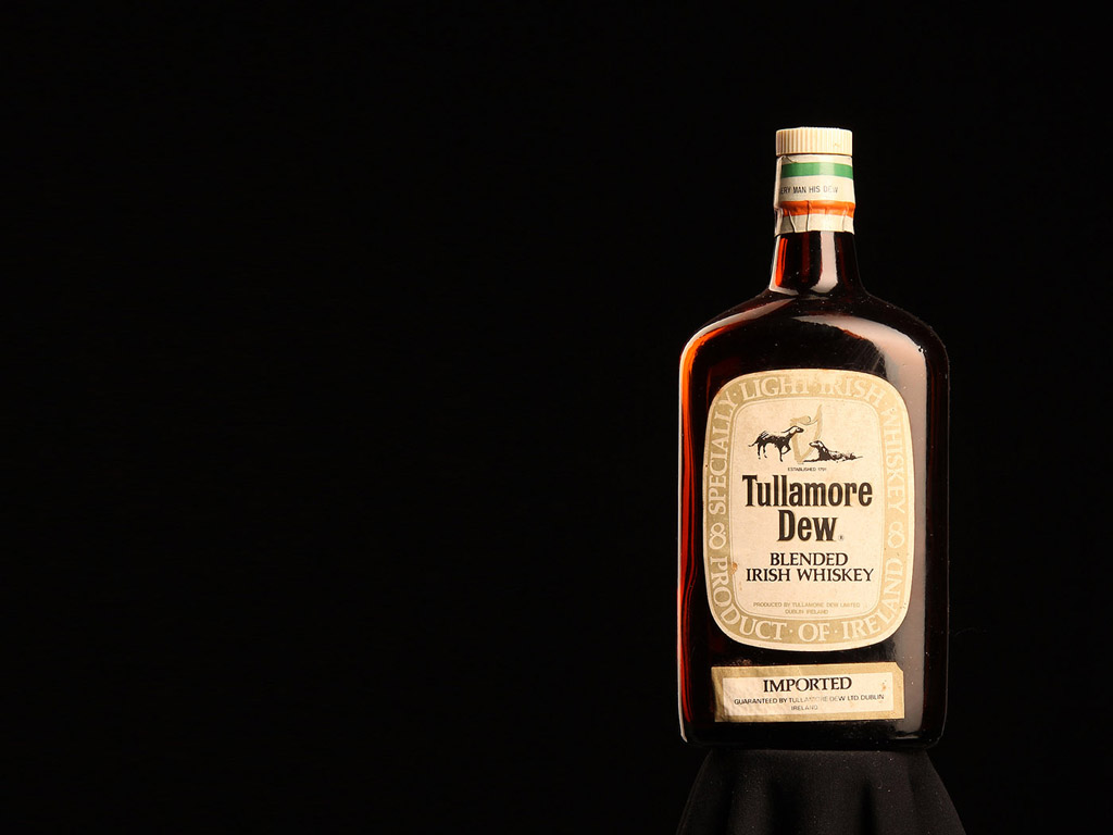 Alte Whisky Flasche - Tullamore Dew - Hintergrundbild kostenlos
