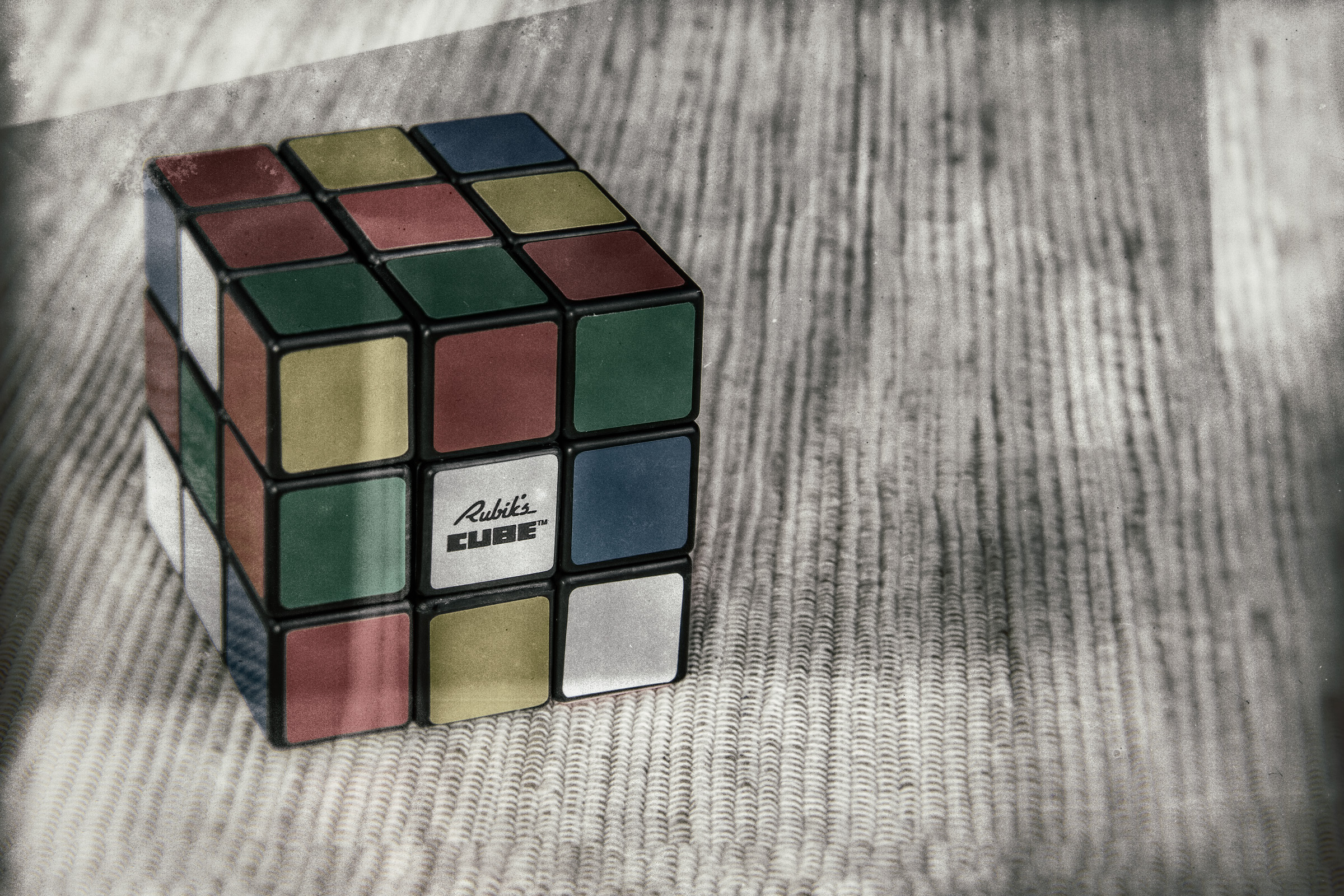 Art cube. Кубик Рубика 3х3. Кубик рубик на столе. Кубик рубик 3д. Столик кубик Рубика.
