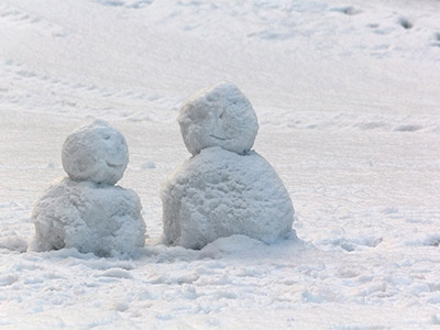 Zwei Schneemänner