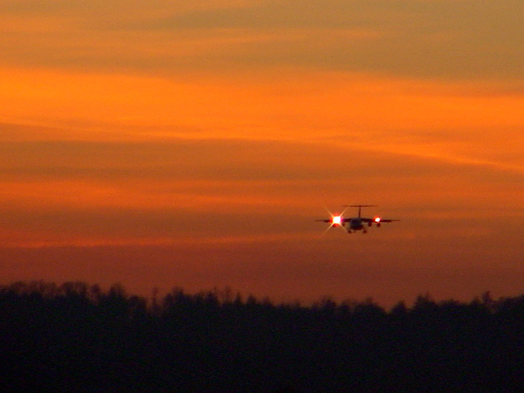 Sonnenuntergang - roter Himmel mit Flugzeug - Kostenloses Hintergrundbild