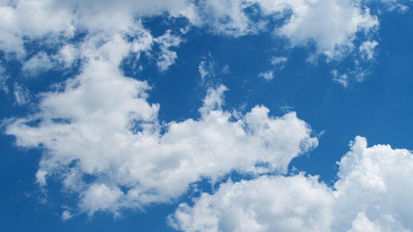 Wolken am blauen Himmel