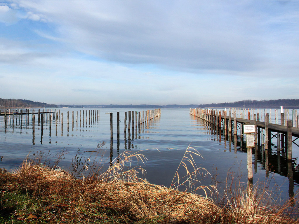 Chiemsee, Deutschland - 01-01-2013 - das bayerische Meer - Kostenloses Hintergrundbild / Pfähle im Wasser