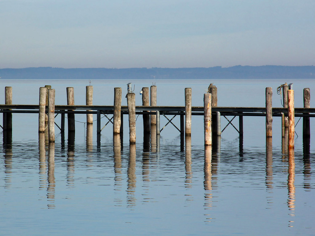 Chiemsee, Deutschland - 01-01-2013 - das bayerische Meer - Kostenloses Hintergrundbild / Pfähle im Wasser