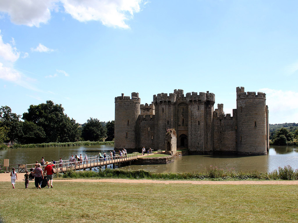 Bodiam Castle (East Sussex, England) - Schloss, Wasserburg