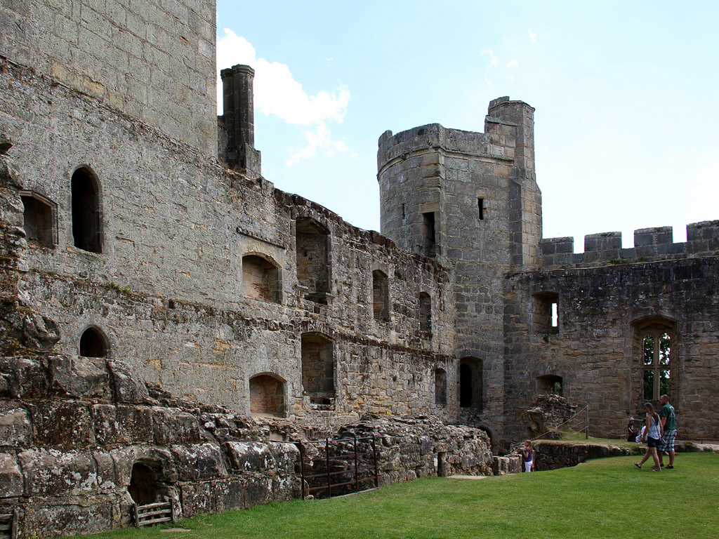 Bodiam Castle (East Sussex, England) - Schloss, Wasserburg