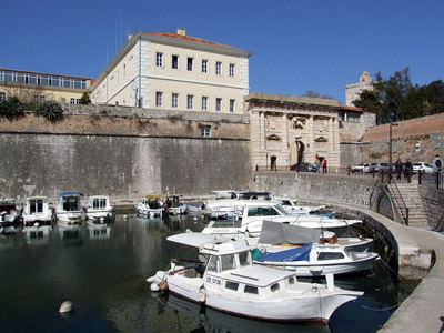 Zadar, Kroatien: Hafen und Meer