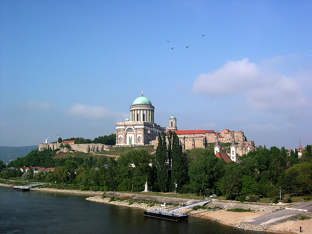 Kathedrale von Esztergom und die Donau - Ungarn