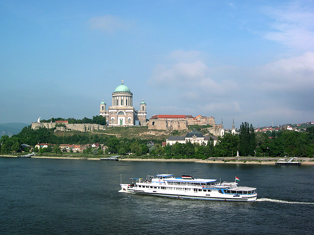 Kathedrale von Esztergom und die Donau - Ungarn