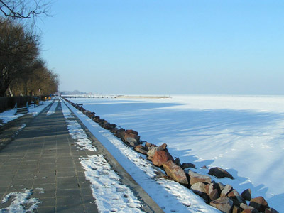 Plattensee (Balaton): Das ungarische Meer / Winter, Schnee, Schatten