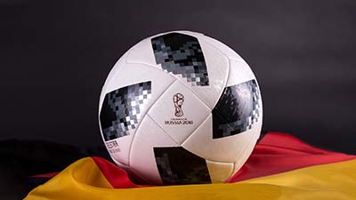 Fussball WM 2018 - Ball & Flagge